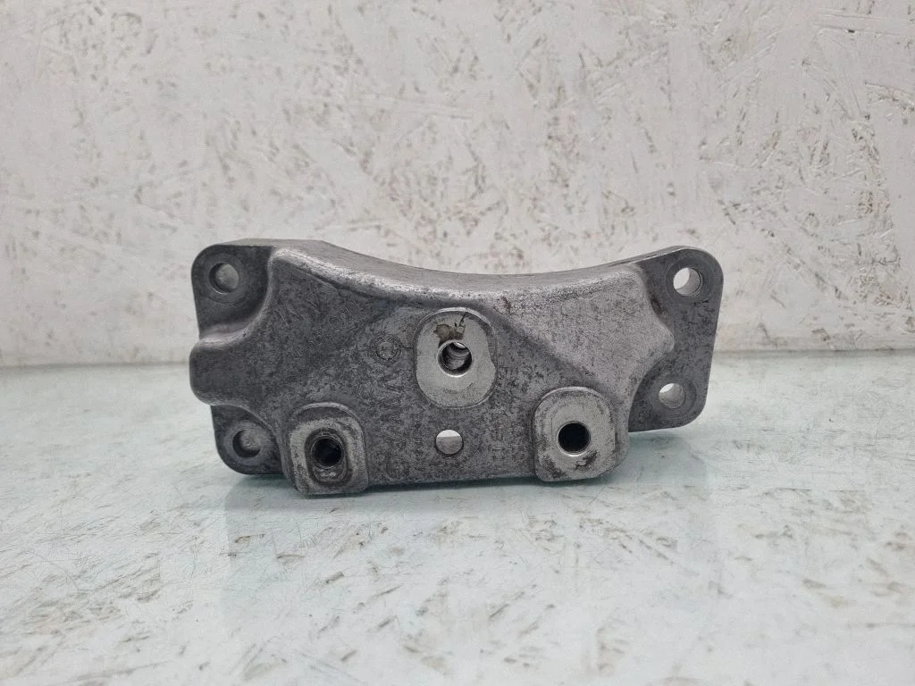 Gearbox mounting bracket – Audi A3 S3 8P (2003-2012)