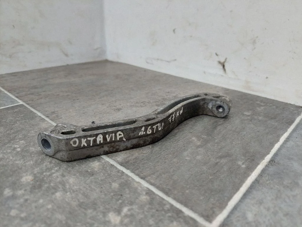 Gearbox mounting bracket – Skoda Octavia Mk3 (5E) (2013-2019)