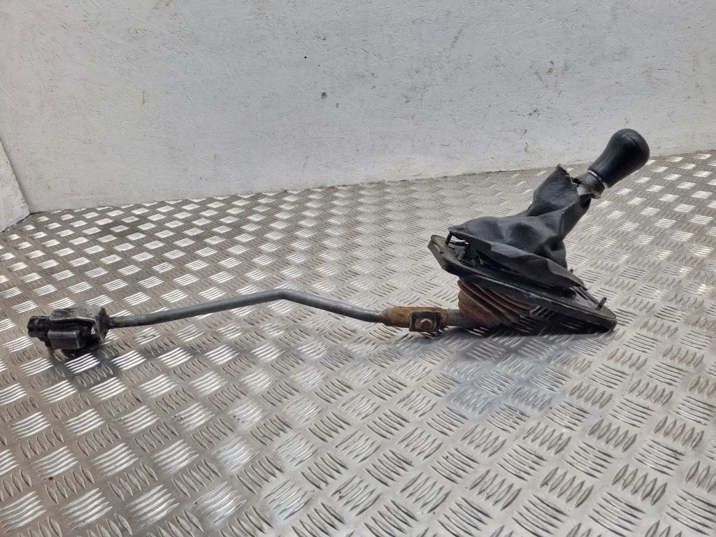 Gear selector mechanism