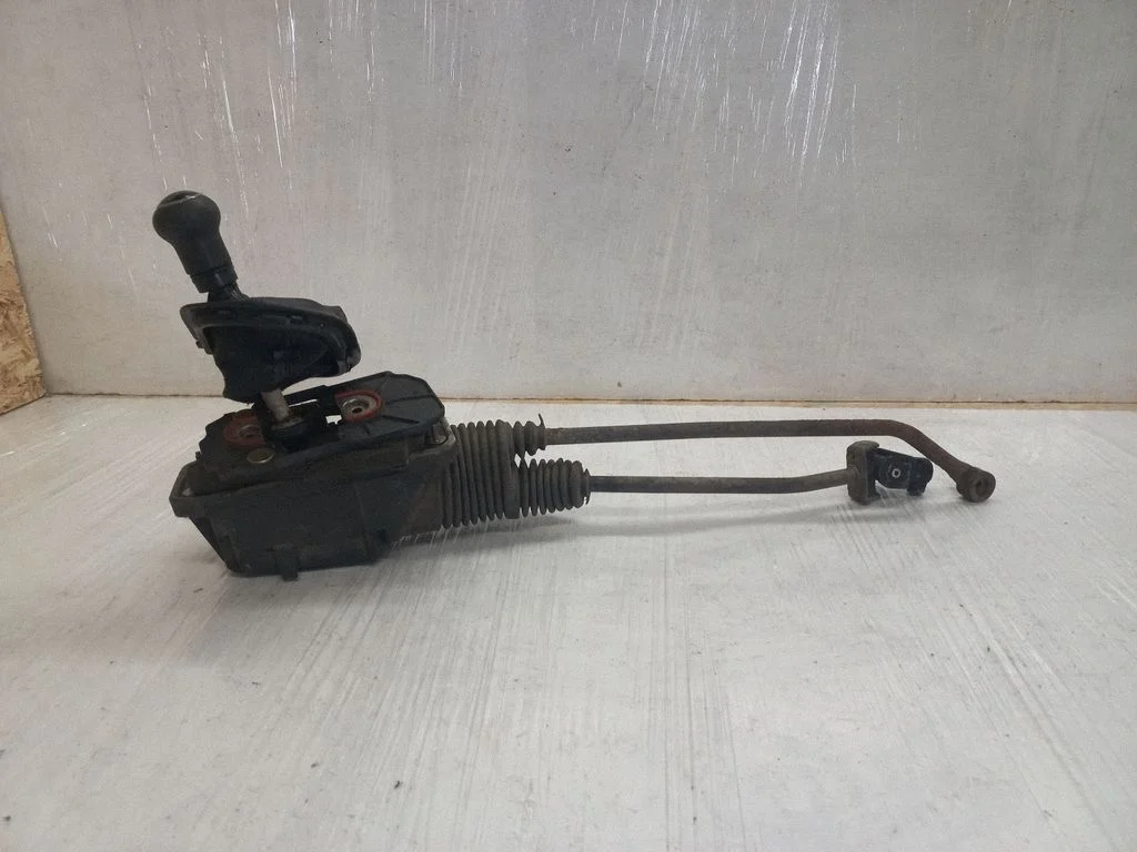 Gear selector mechanism 8D0711406C