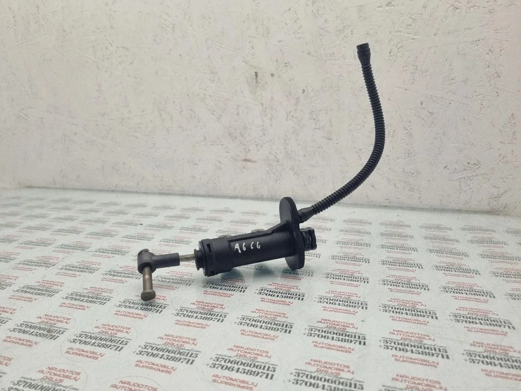 Clutch master cylinder 4F0721401B
