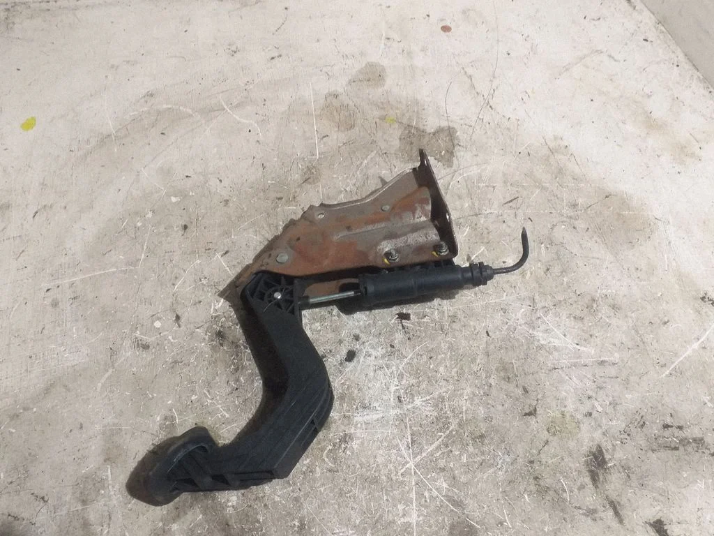 Clutch master cylinder A9062900212
