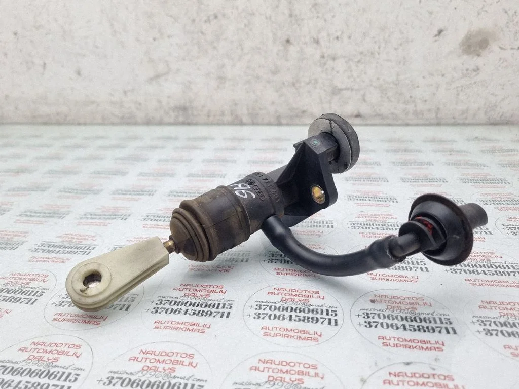Clutch master cylinder 8E1721401