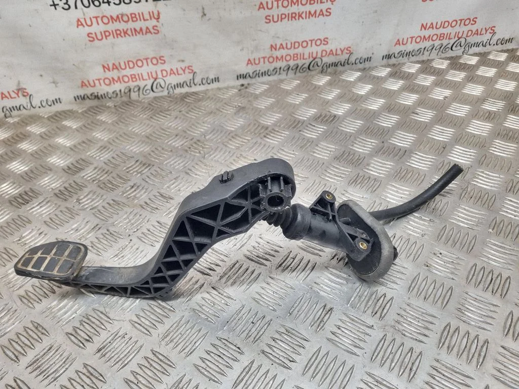 Clutch master cylinder 7M1721321