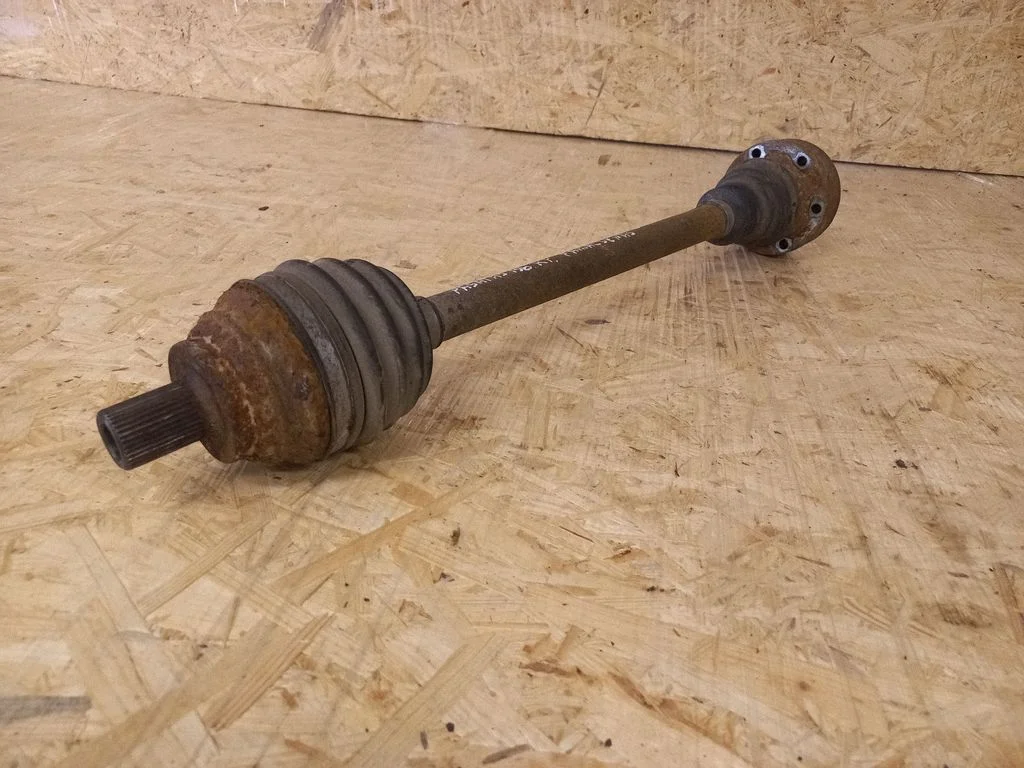 Tagumine pooltelg – Volkswagen Passat B6 (2005-2010)