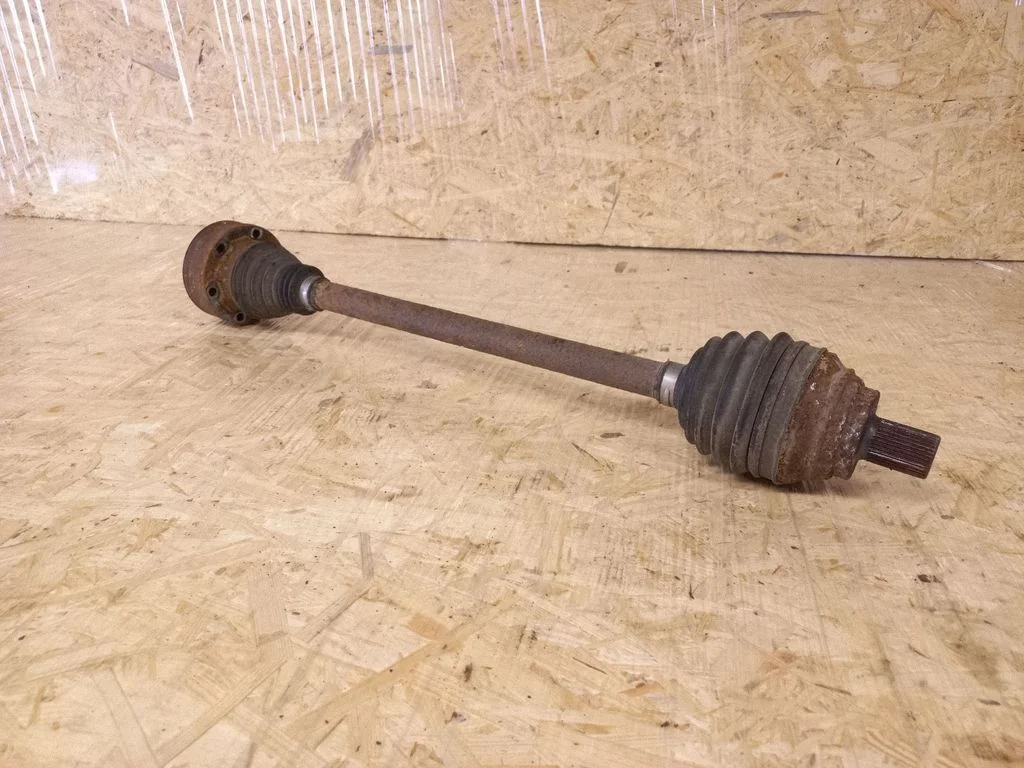 Tagumine pooltelg – Volkswagen Passat B6 (2005-2010)
