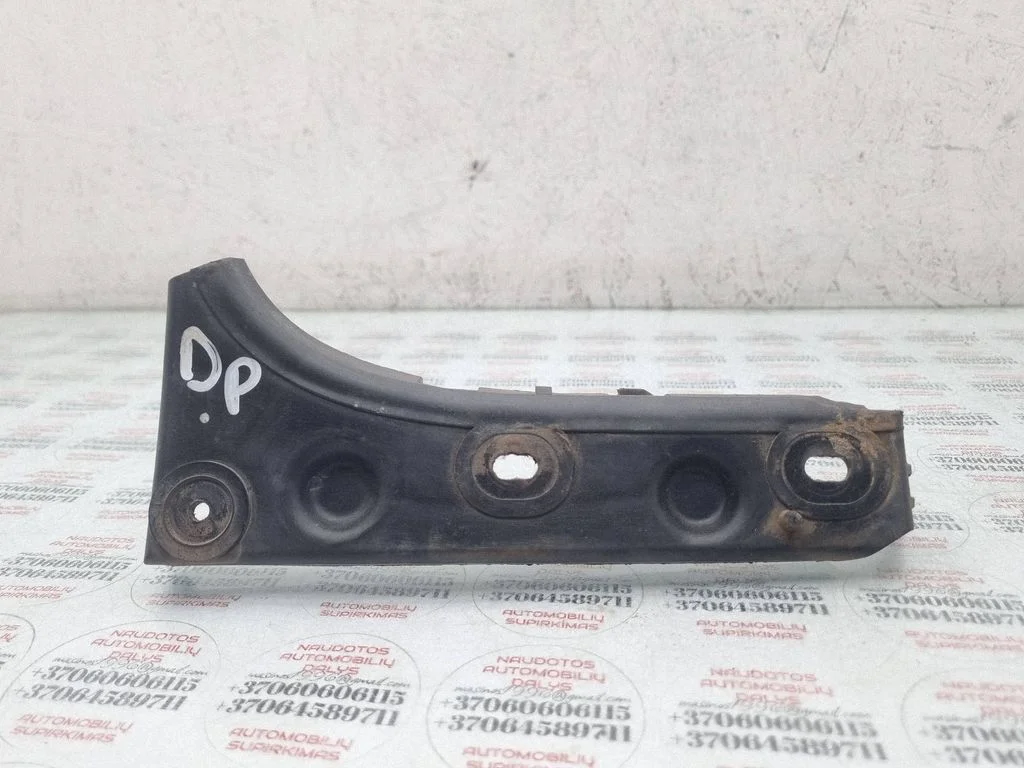 Priekšējā bampera turētājs 4B0807284B