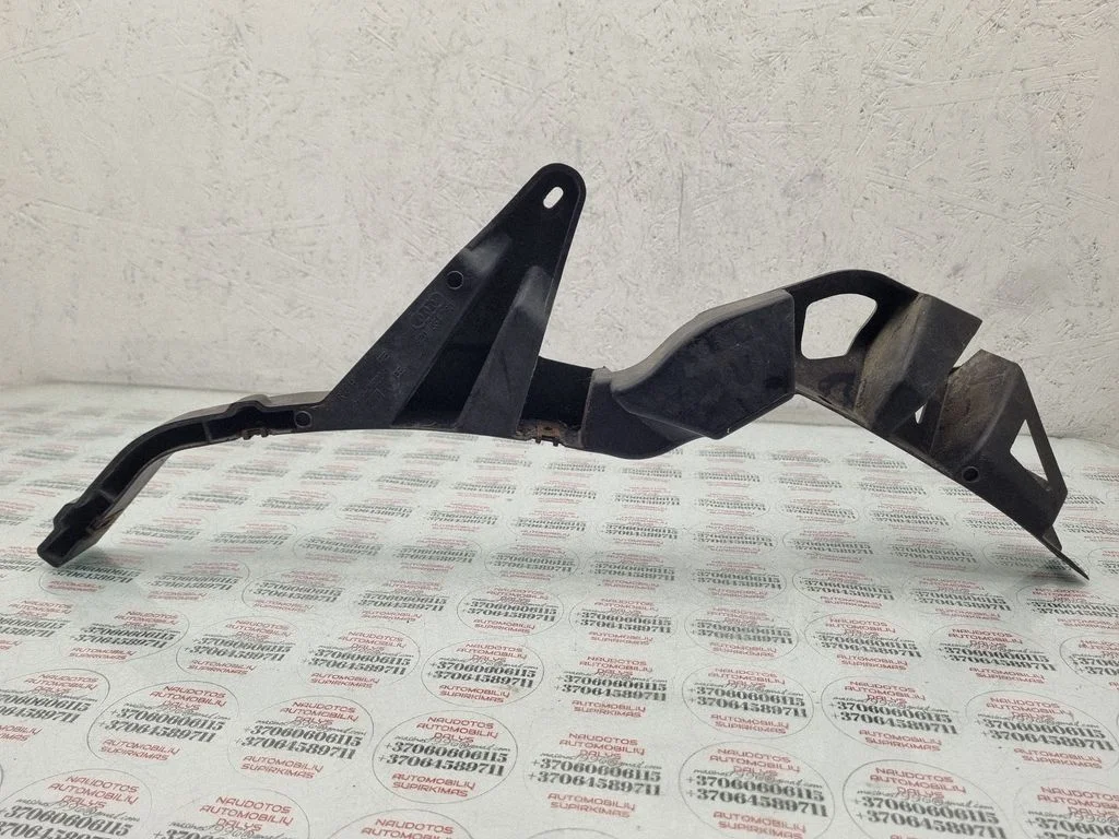 Priekšējā bampera turētājs 8Z0854730