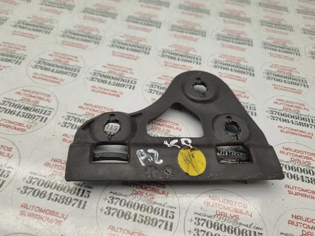 Priekšējā bampera turētājs 8Z0821249