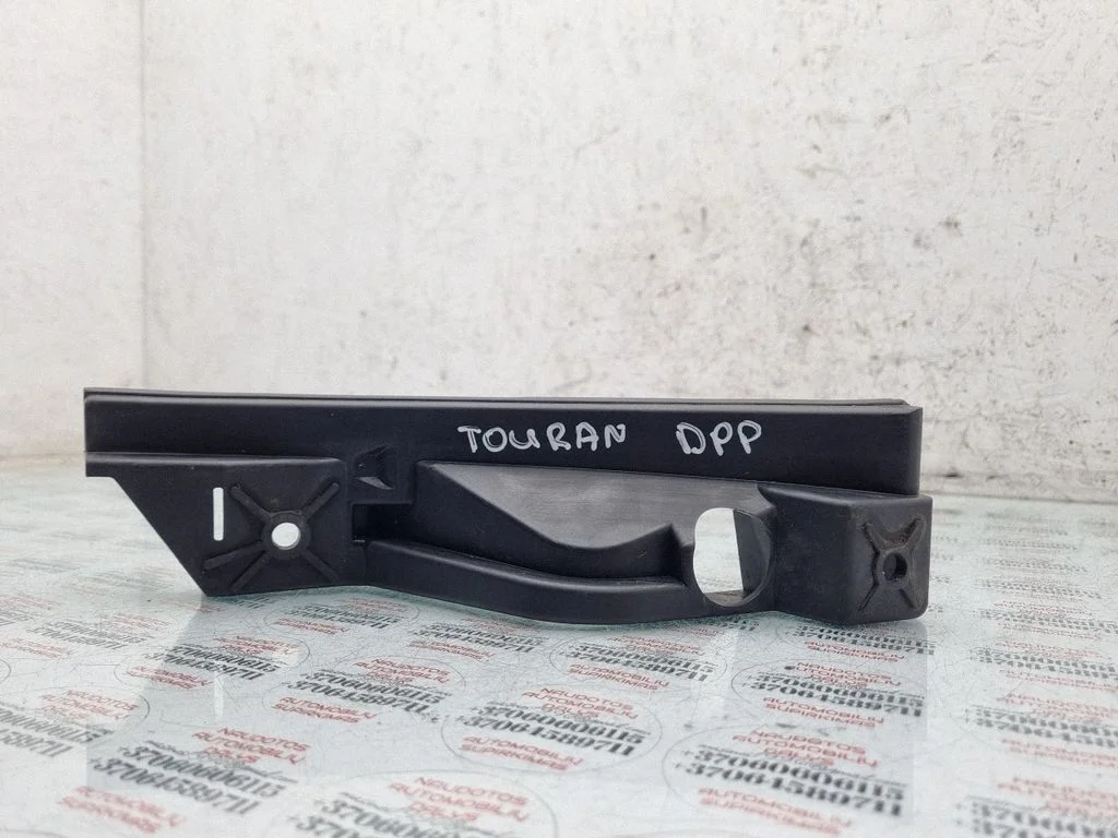 Front bumper mounting bracket 1T0807890A