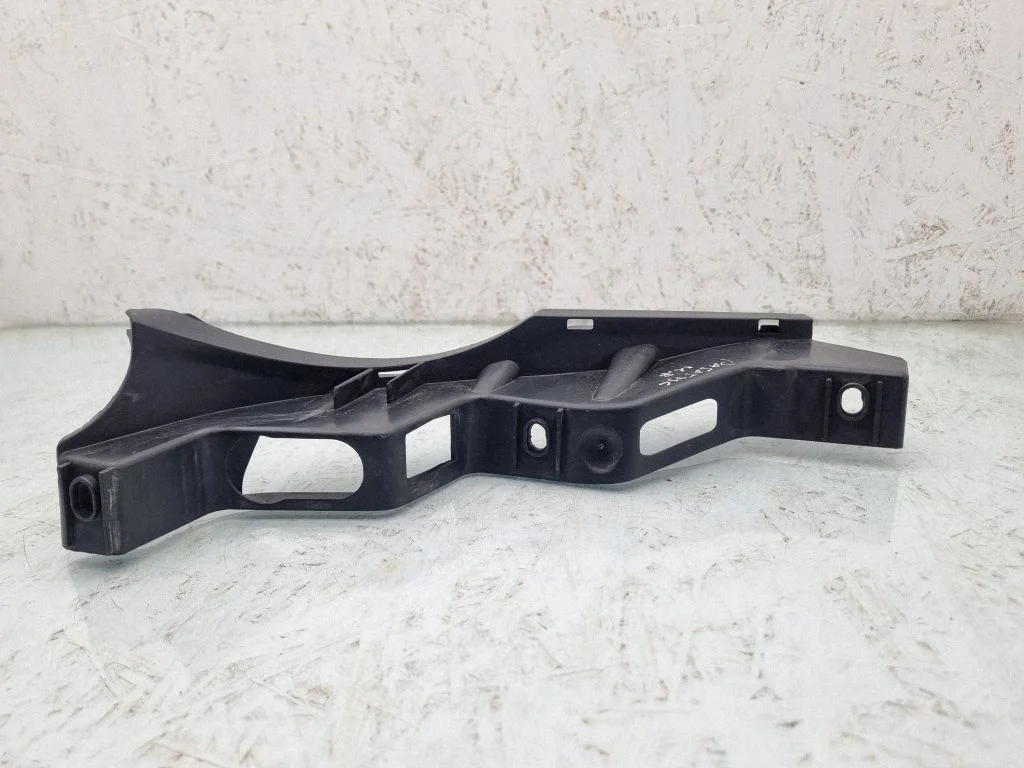 Priekšējā bampera turētājs – Volkswagen Passat B6 (2005-2010)