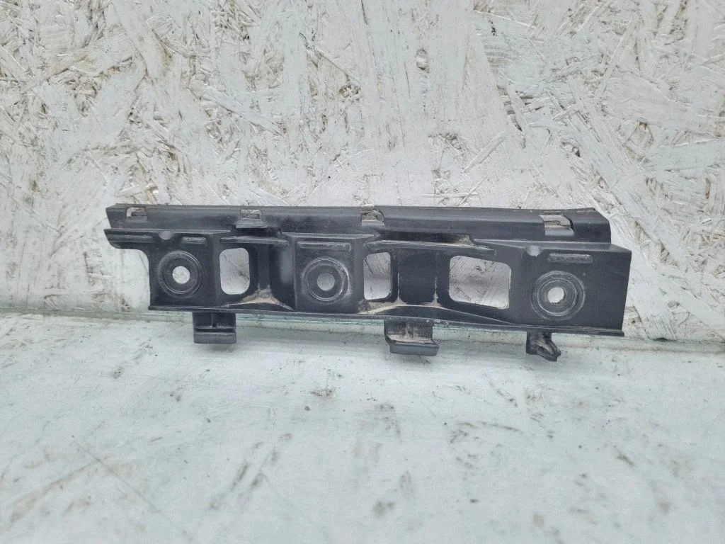 Esistange kinnitusklamber – Volkswagen Passat B6 (2005-2010)
