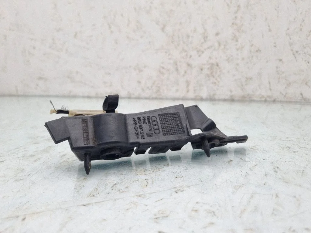 Front bumper mounting bracket 8K0807283