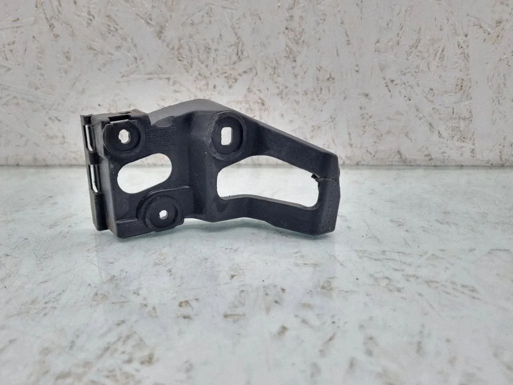Front bumper mounting bracket 8E0853922D