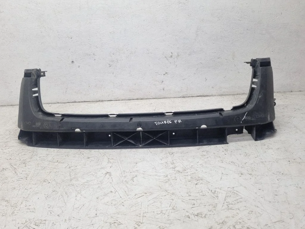 Front bumper mounting bracket 7L6807699B