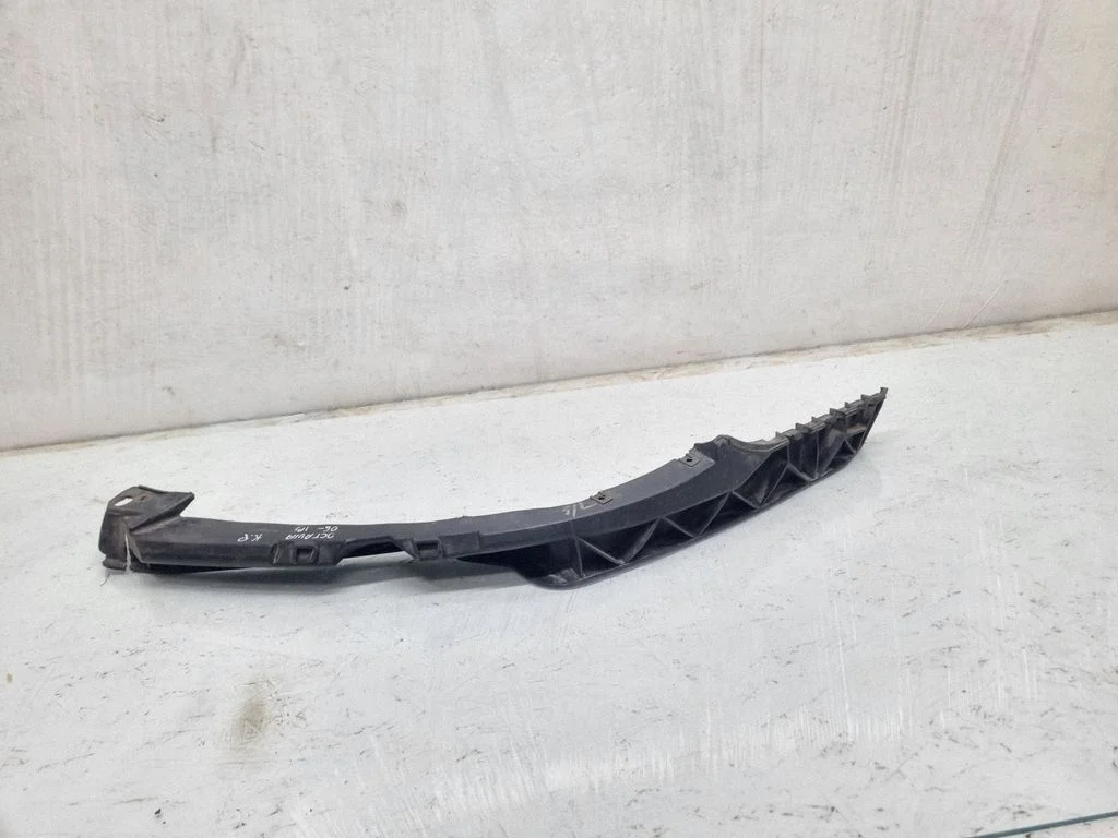 Front bumper mounting bracket – Skoda Octavia Mk2 (1Z) (2004-2013)