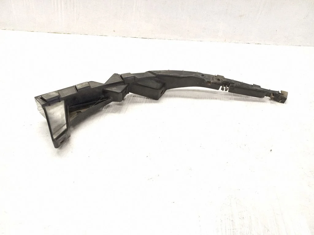 Front bumper mounting bracket 3B0807050C