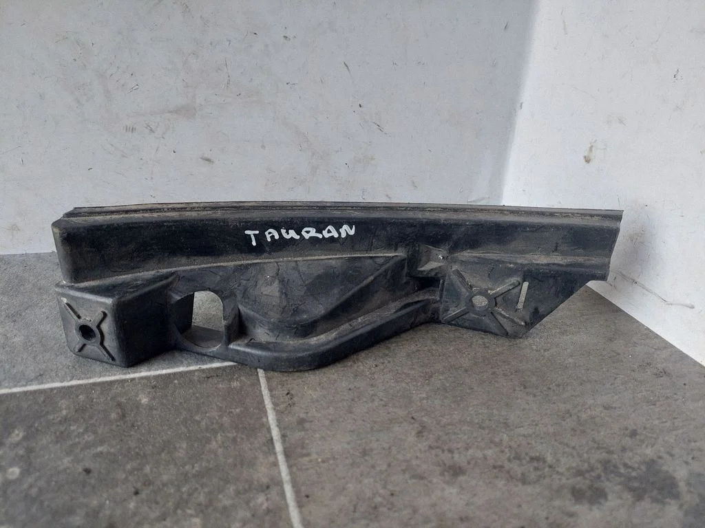 Esistange kinnitusklamber 1T0807889A