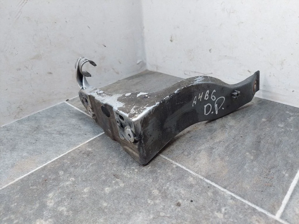 Front bumper mounting bracket – Audi A4 S4 B6 8E 8H (2001-2005)