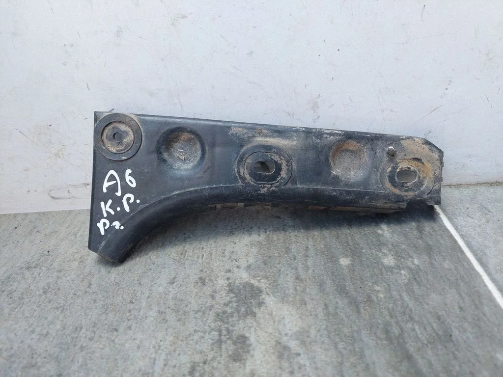 Front bumper mounting bracket 4B0807283B