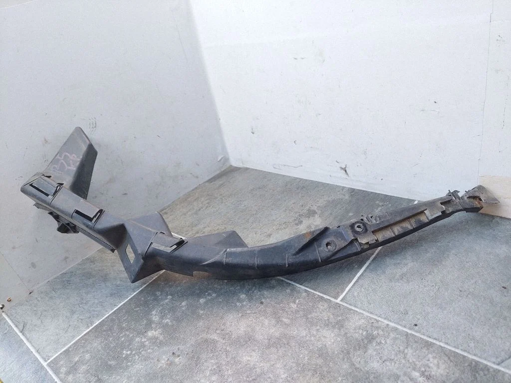Front bumper mounting bracket 3B0807049A