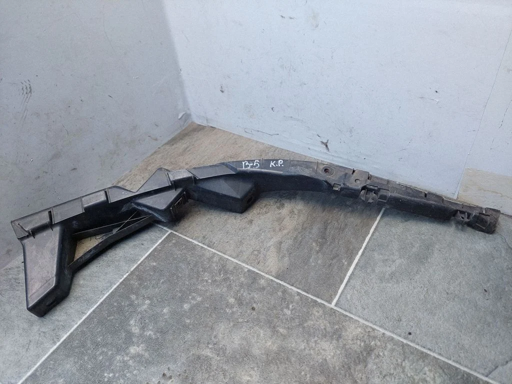 Front bumper mounting bracket 3B0807050C