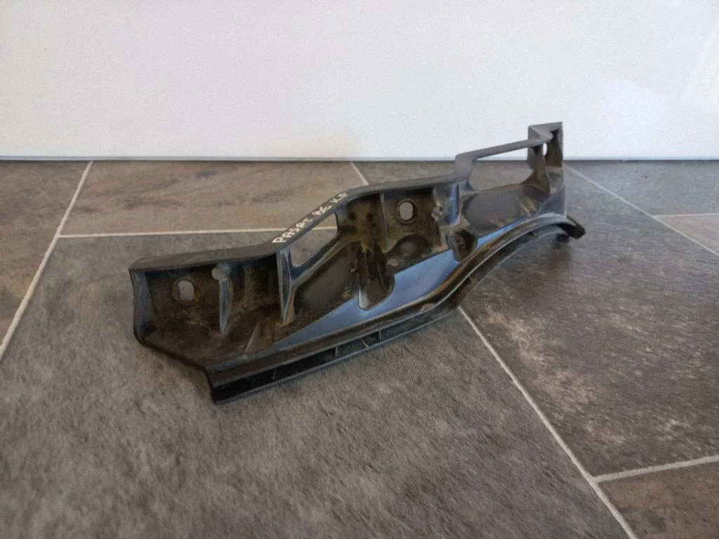Front bumper mounting bracket – Volkswagen Passat B6 (2005-2010)