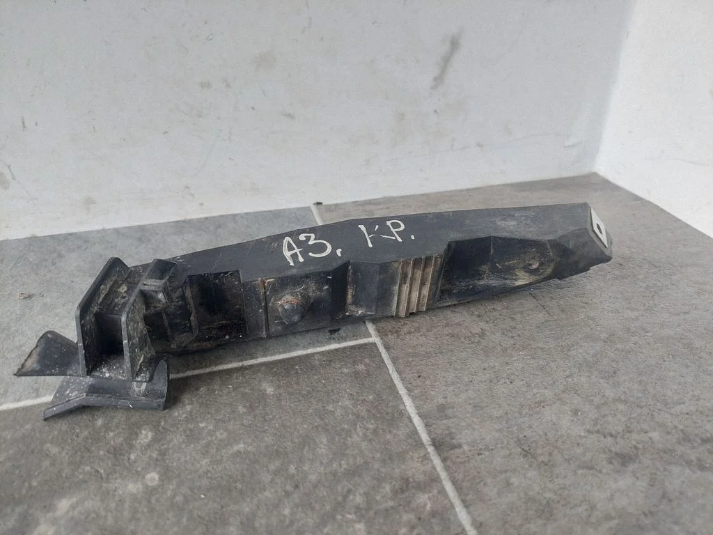 Front bumper mounting bracket – Audi A3 S3 8L (1996-2003)