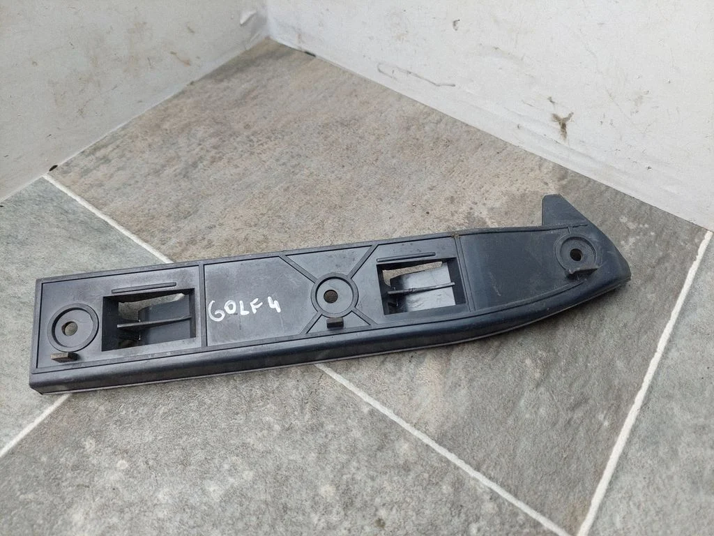 Front bumper mounting bracket