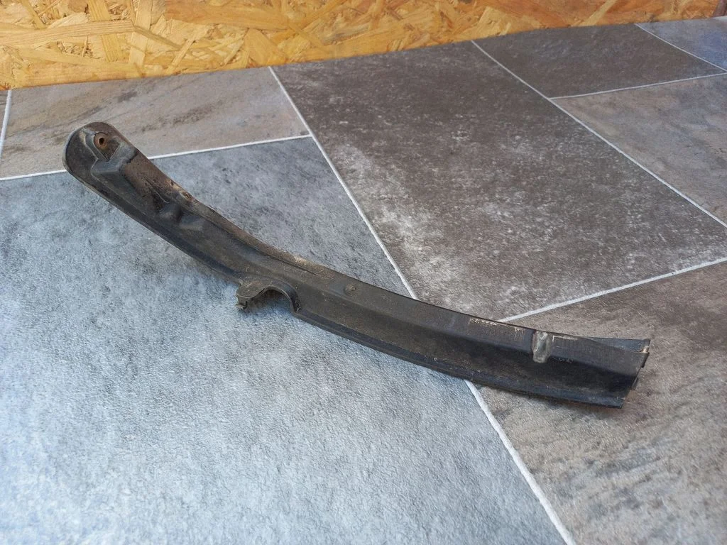 Front bumper mounting bracket 3C0807177