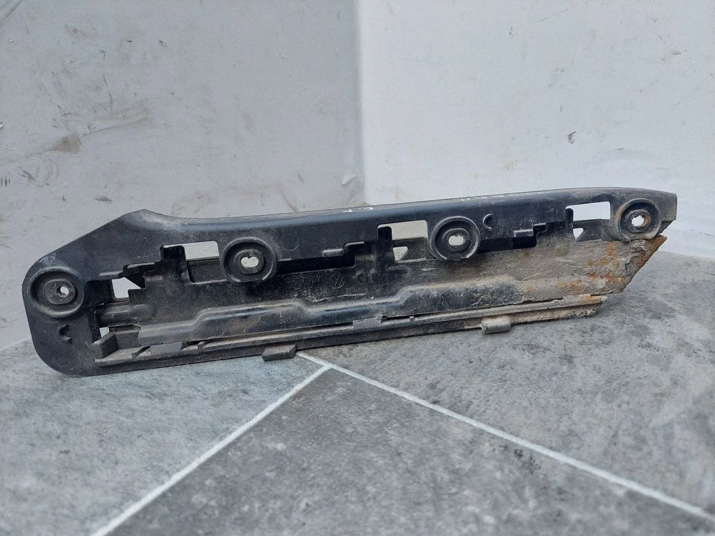 Front bumper mounting bracket – Volkswagen Touran I (2003-2010)