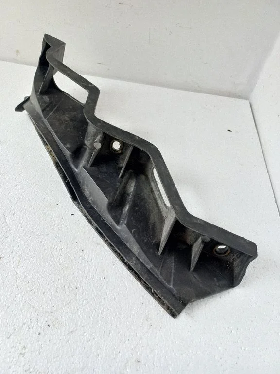Front bumper mounting bracket – left