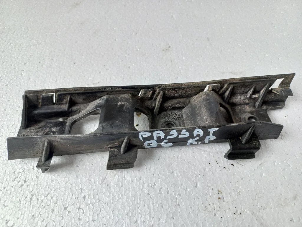 Front bumper mounting bracket 3C0807183