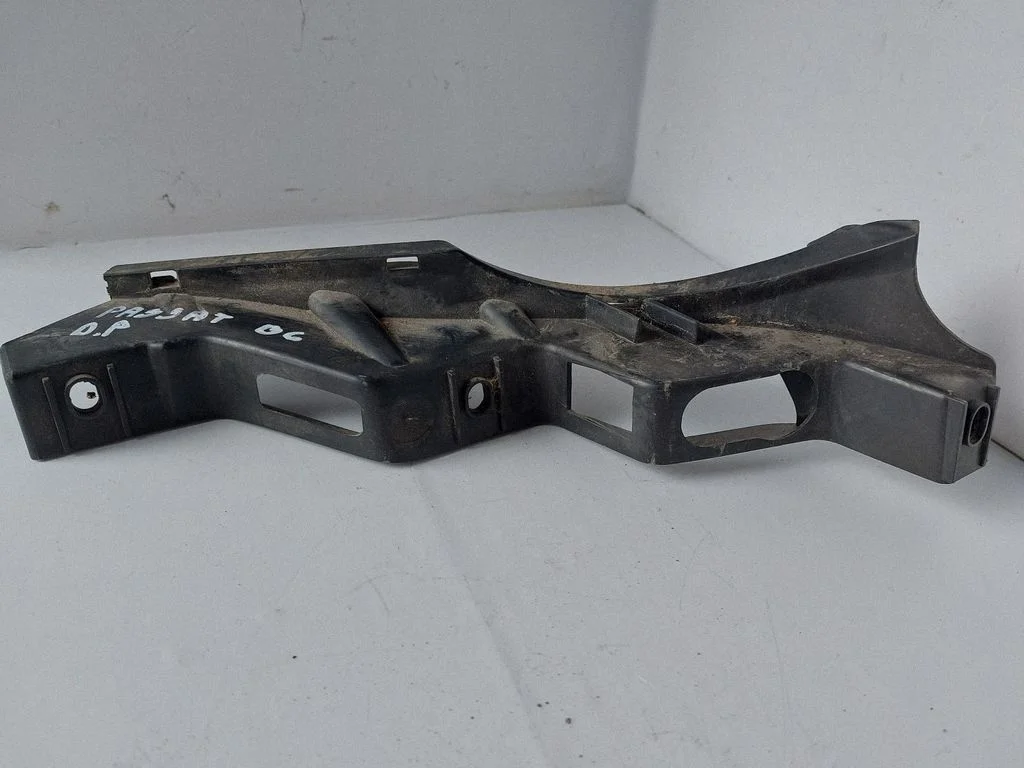 Front bumper mounting bracket – front right