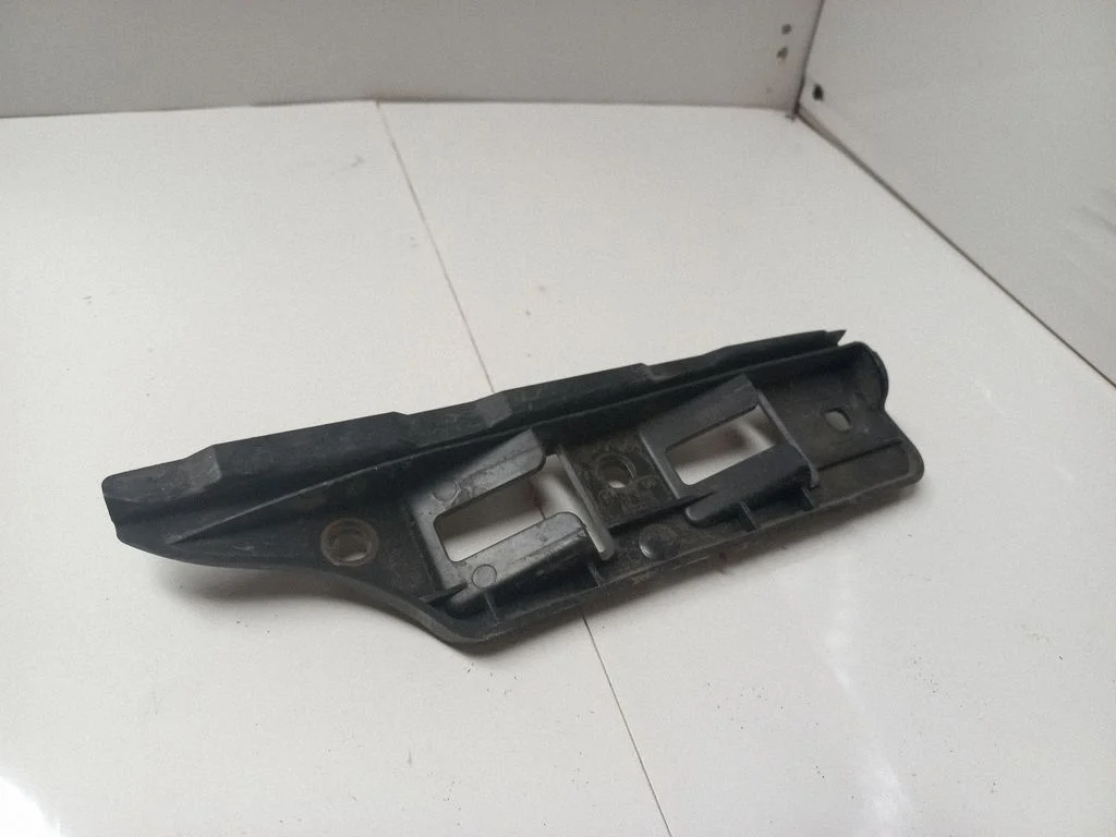 Front bumper mounting bracket 1J0893184
