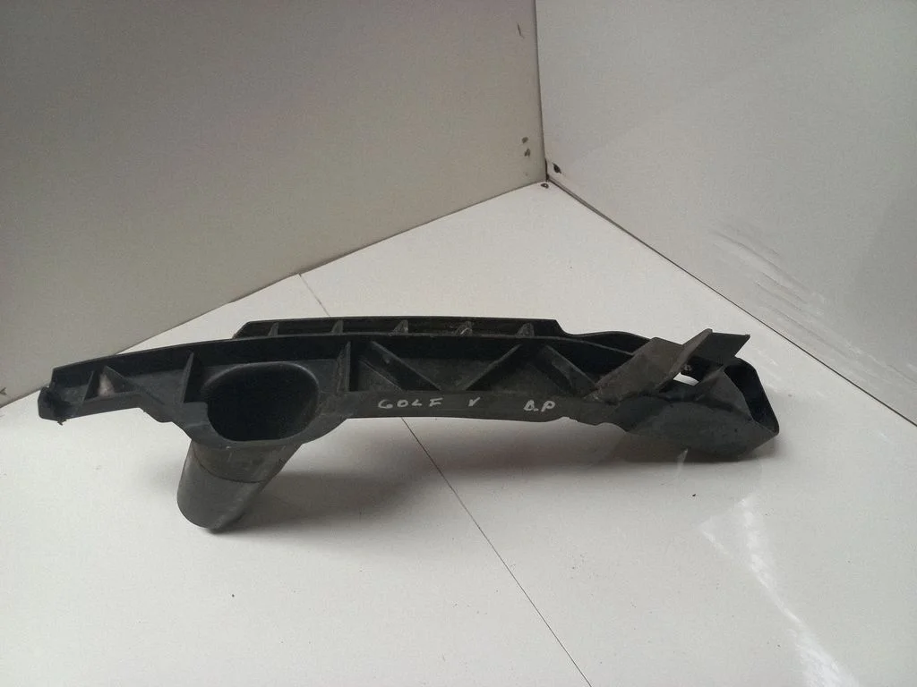 Front bumper mounting bracket 1K0807890A