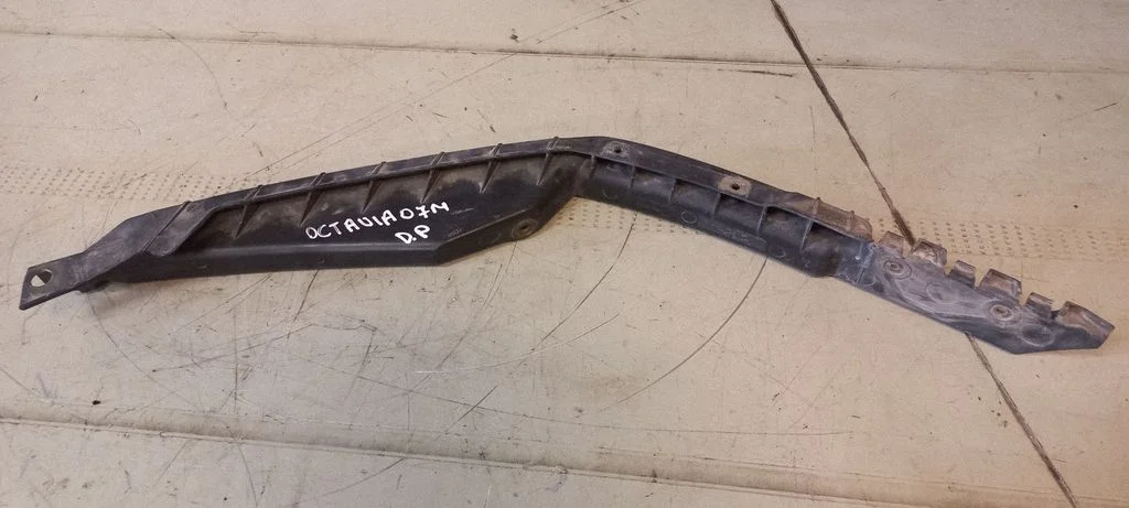Front bumper mounting bracket – Skoda Octavia Mk2 (1Z) (2004-2013)