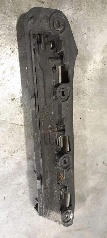 Front bumper mounting bracket – Volkswagen Touran I (2003-2010)