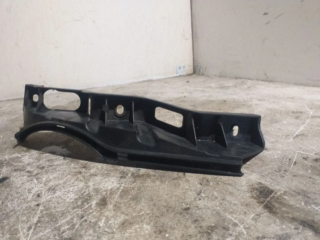 Front bumper mounting bracket 3C0807889