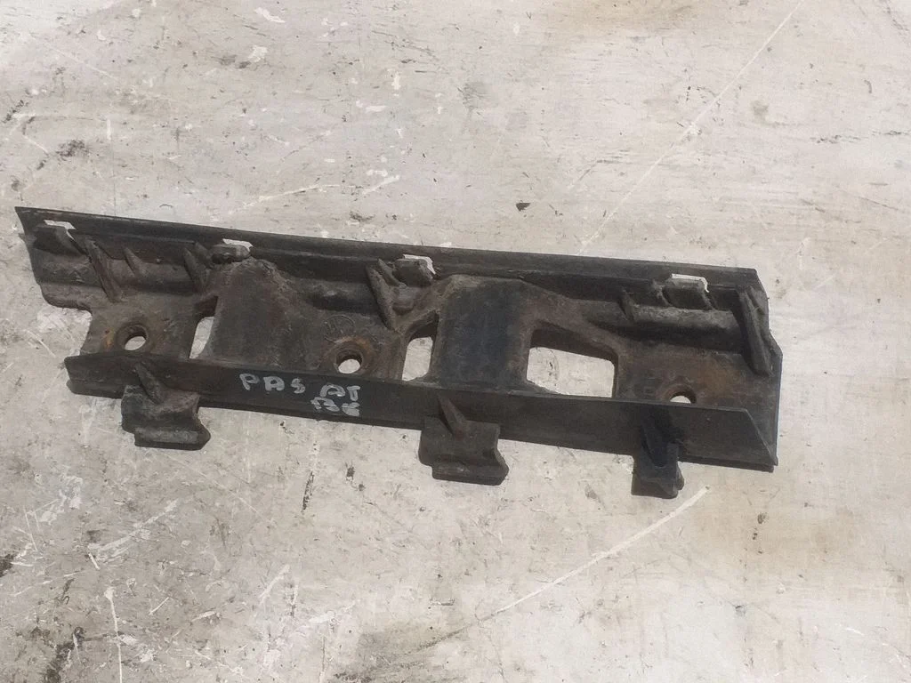 Front bumper mounting bracket 3C0897184