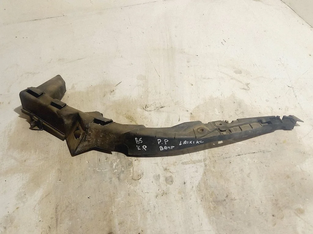 Front bumper mounting bracket 3B0807049B