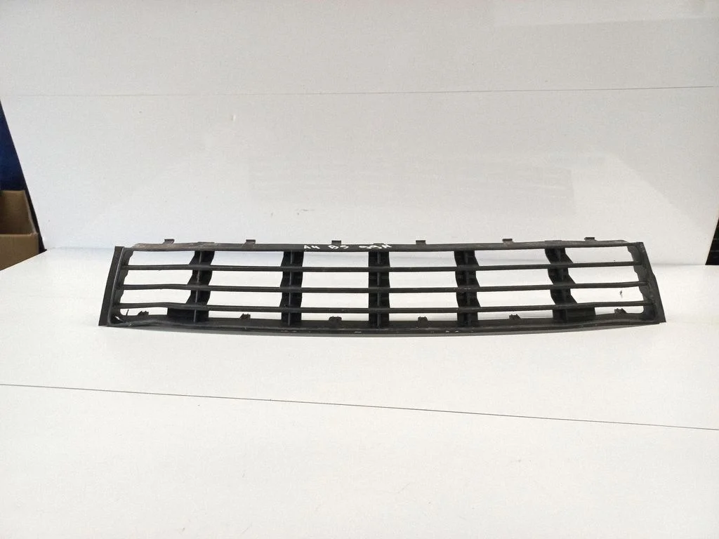 Front bumper lower grill 8D0807683AA
