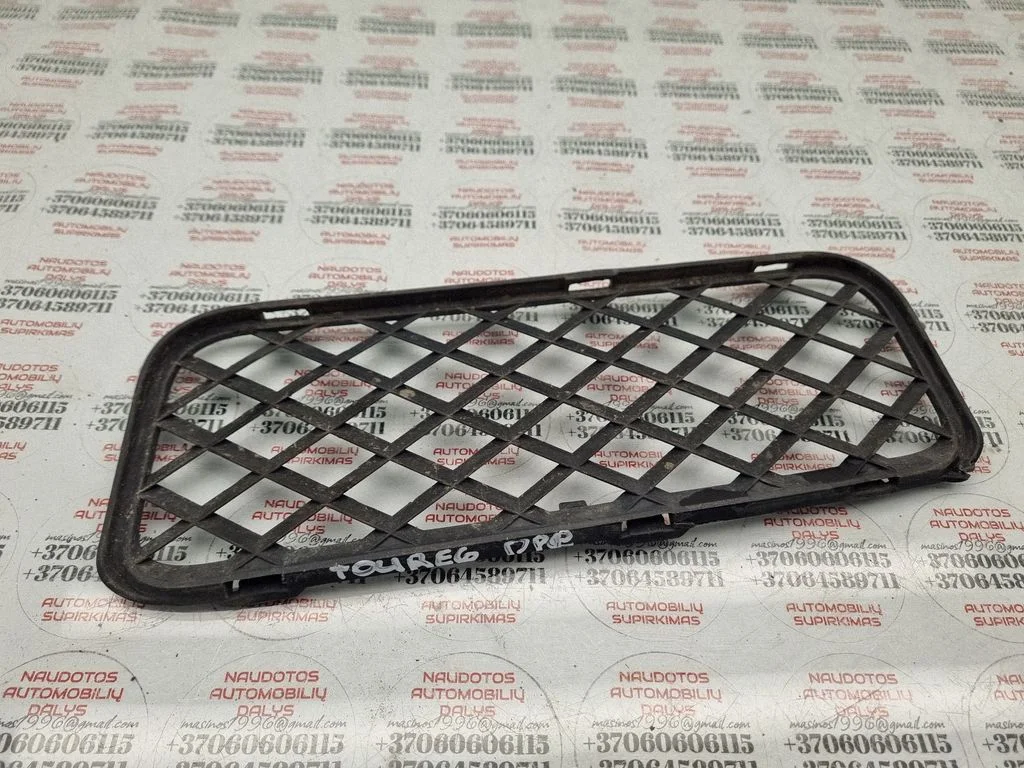 Front bumper lower grill 7L6853677