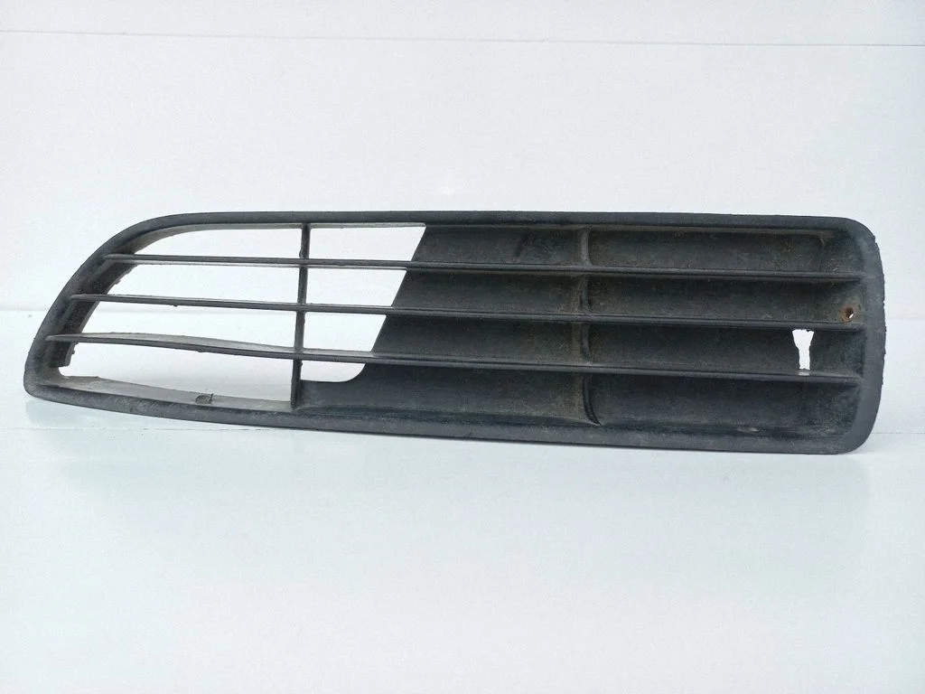 Front bumper lower grill 8D0807845