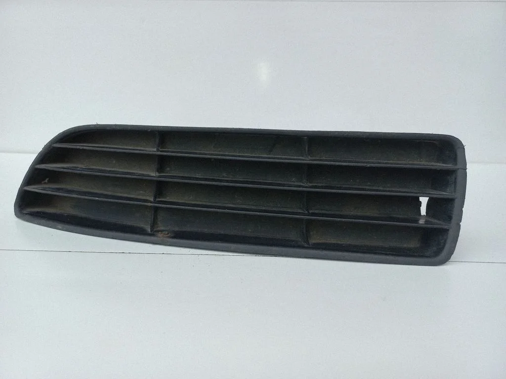 Front bumper lower grill 8D0807345B