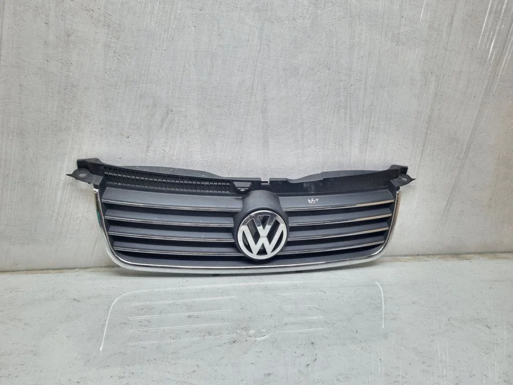 Front bumper upper radiator grill 3B0853651L