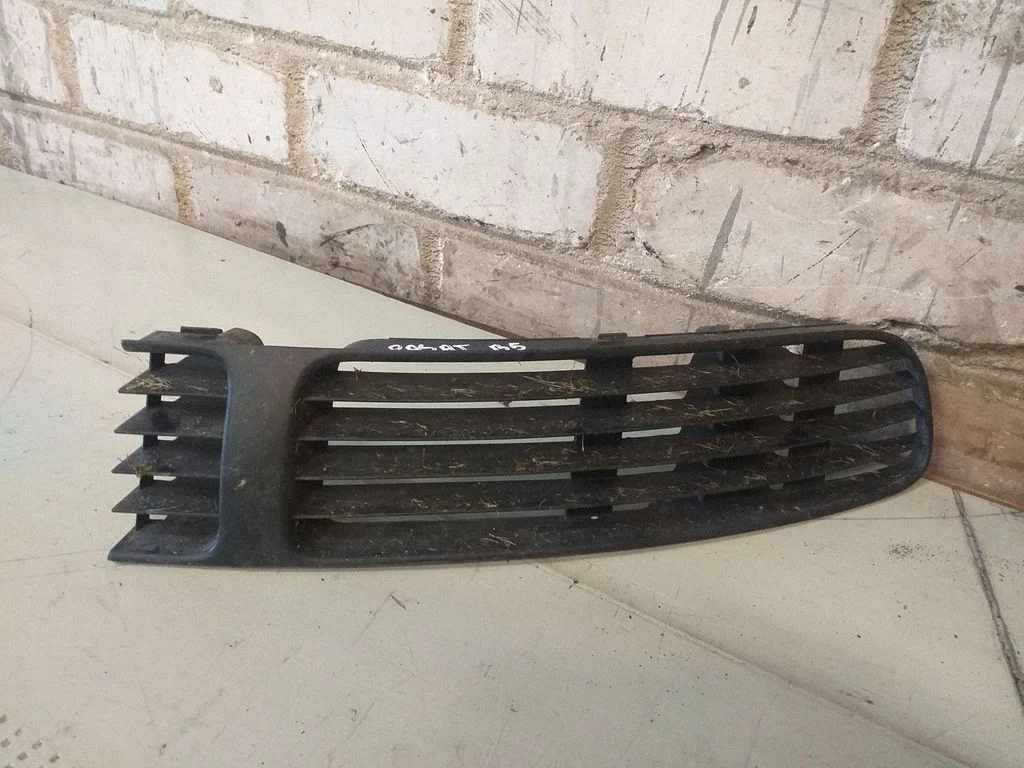 Front bumper lower grill 3B0853678B