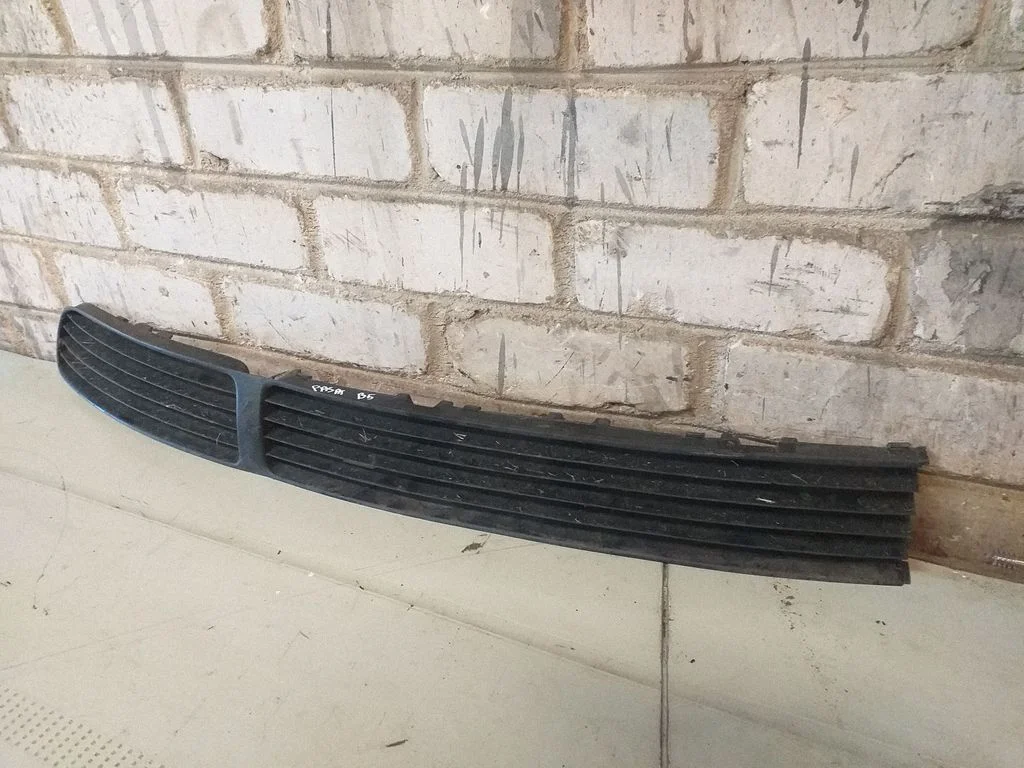 Front bumper lower grill 3B0853877B