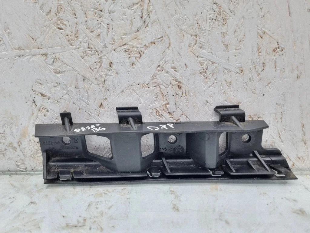 Esistange kinnitusklamber – Volkswagen Passat B6 (2005-2010)
