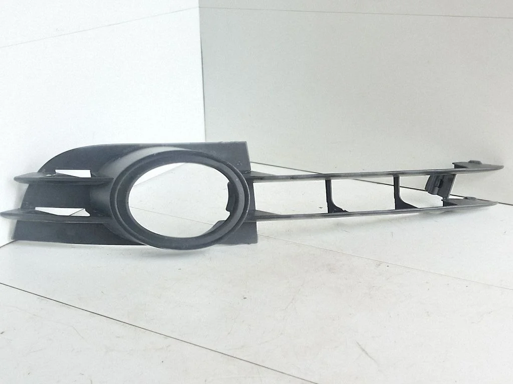 Kratka / ramka halogenu 4F0807681